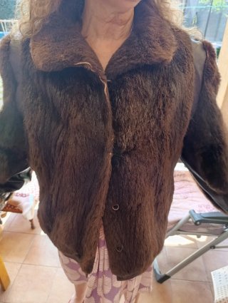 Abrigo de pelo marrón. Talla m/l