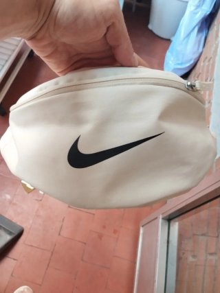 Riñonera Nike Beige