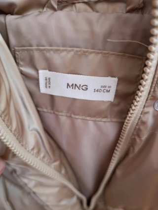 Abrigo acolchado niña dorado talla 10. Mango