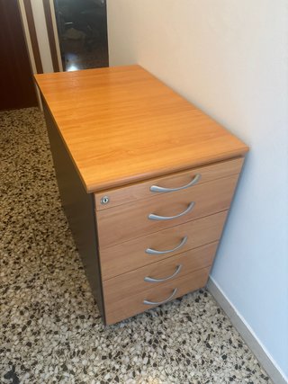 Mueble de oficina con cajones