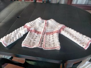 Chaquetita tejida para bebé