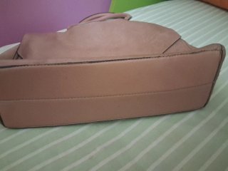 Borsa rosa con tre scomparti