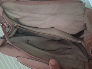 Borsa rosa con tre scomparti