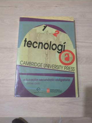 Libro de tecnología de ESO para jóvenes.