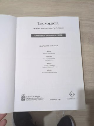Libro de tecnología de ESO para jóvenes.