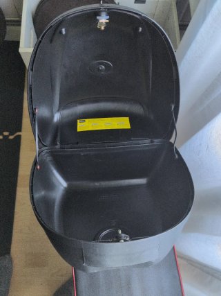 Baúl Moto 28L Saito