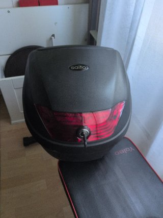 Baúl Moto 28L Saito