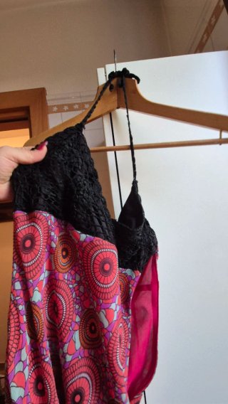 Abito fantasia cerchi nero e fucsia