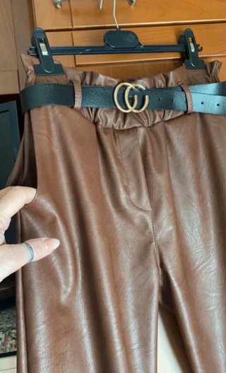 Pantaloni ecopelle marrone con cintura