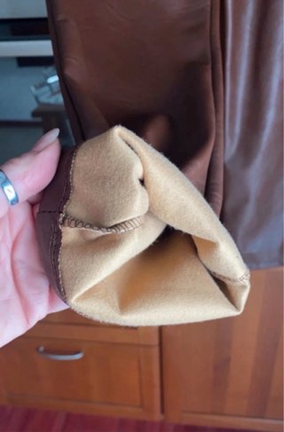 Pantaloni ecopelle marrone con cintura
