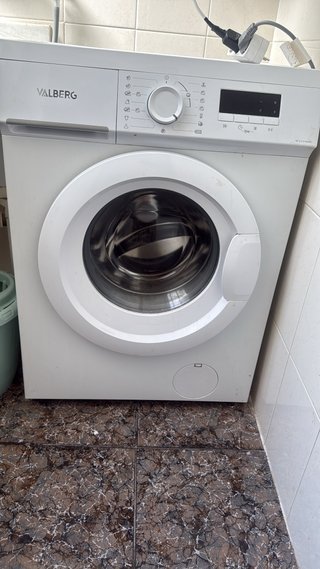 Lavadora Valberg 6kg, tiene 3 años