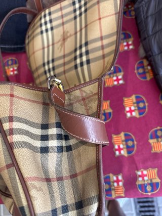 Gorra y bufanda Burberry y bolso