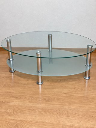 Mesa de centro ovalada de cristal y metal