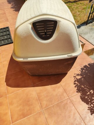 Caseta para perro beige y marrón
