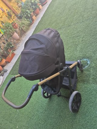 Carro de bebé negro  y silla a la vez