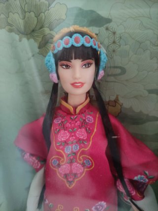 Barbie Signature año lunar