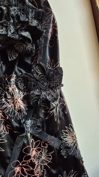 Abito floreale nero e rosa