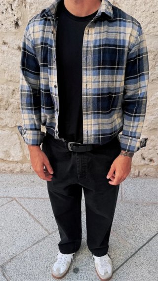 Camisa de cuadros azul y beige