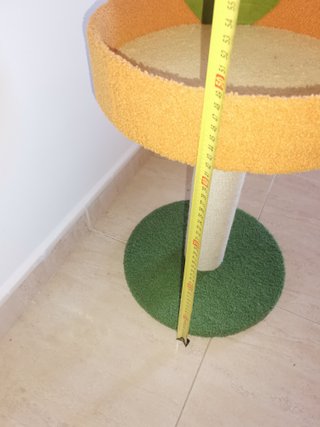 Rascador para gatos con diseño de zanahoria