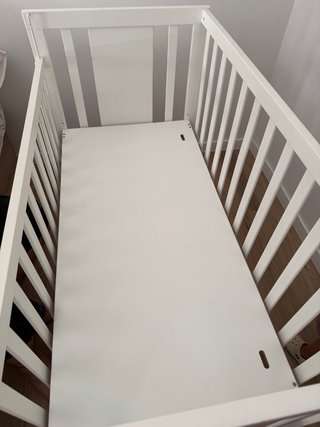Cuna de bebé blanca