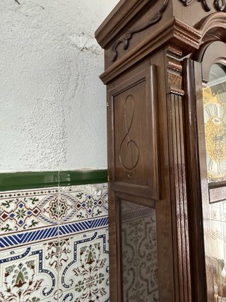 Reloj de pie madera clásico