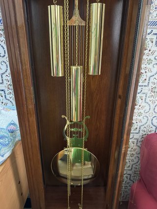 Reloj de pie madera clásico