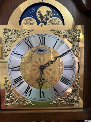 Reloj de pie madera clásico