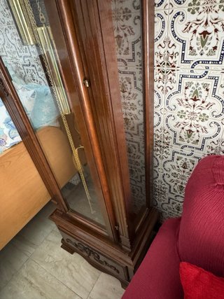 Reloj de pie madera clásico