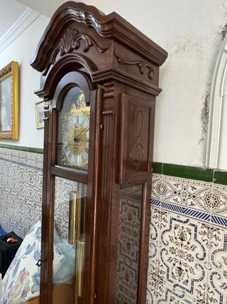 Reloj de pie madera clásico