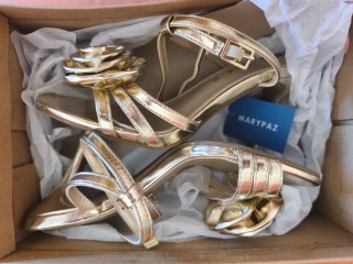 Sandalias doradas Paz talla 38