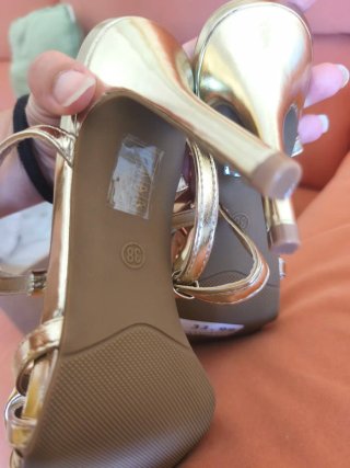 Sandalias doradas Paz talla 38