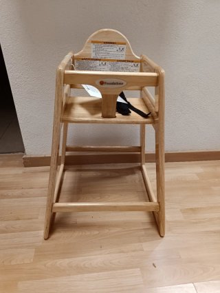Trona de madera para hostelería
