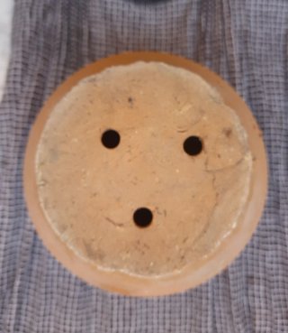 Puchero de barro con asa