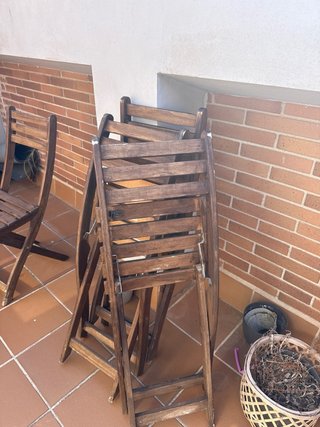 Mesa y sillas de madera abatibles exterior