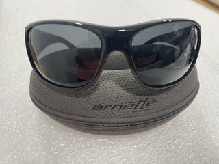 Gafas de sol Arnette Heist Negras