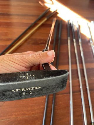 Palos de golf completos.