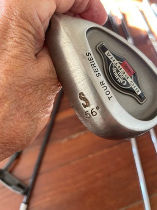 Palos de golf completos.