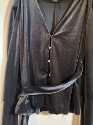 Blusa velluto grigio con cintura