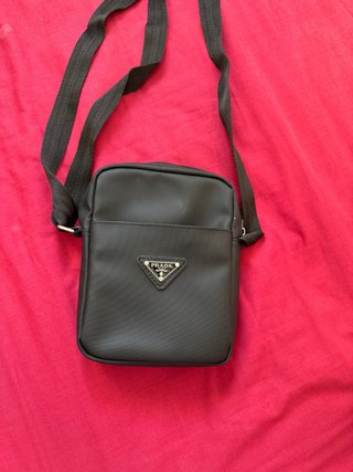 Riñonera Prada Negra