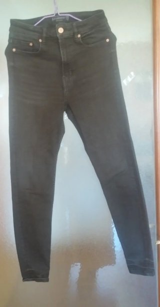 Pantalón vaquero negro tiro alto T.36