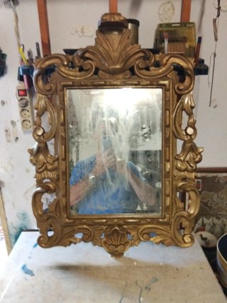 Espejo antiguo dorado tallado