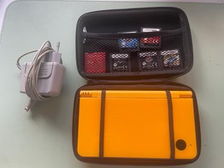 Nintendo DSI XL Gialla
