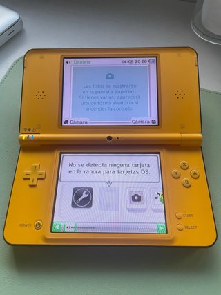 Nintendo DSI XL Gialla