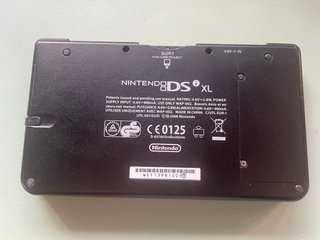 Nintendo DSI XL Gialla