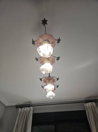 Lámpara de salón negra y transparente