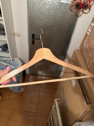 Perchas de madera y metal, dispongo de unas 15