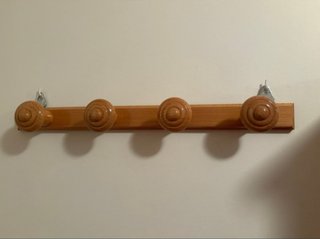 Perchero de madera con 4 ganchos