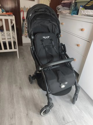 Silla de paseo negra para bebé