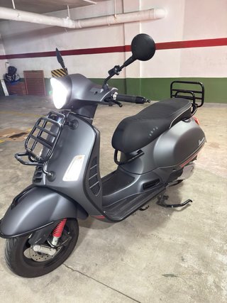 Vespa 300 GTS Sport Gris