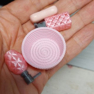 Miniatura Baño 1:6 - Cesta, Jabón, Dispensadores